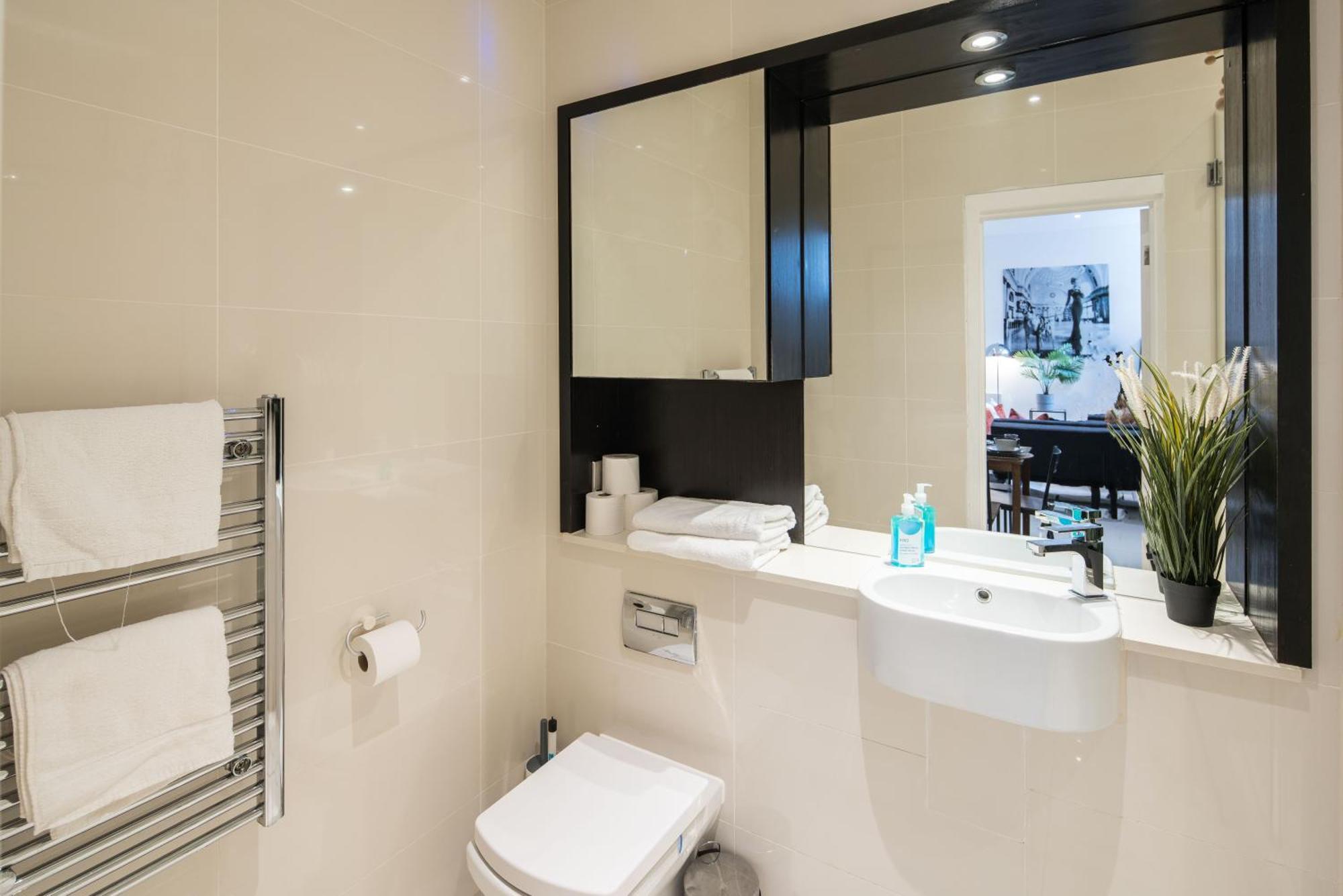 Al Central-Soho-Chinatown-Coventgarden-Cozy-Onebed Lejlighed London Eksteriør billede